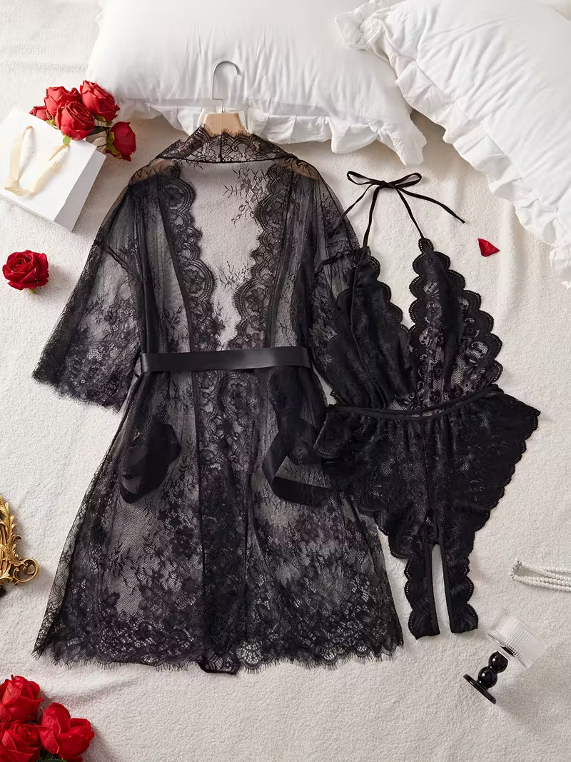 Ensemble Pyjama Satin & Dentelle – Décolleté V Profond