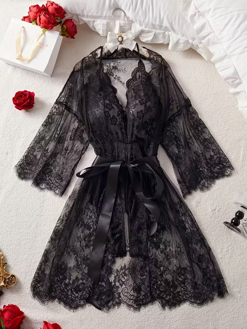 Ensemble Pyjama Satin & Dentelle – Décolleté V Profond